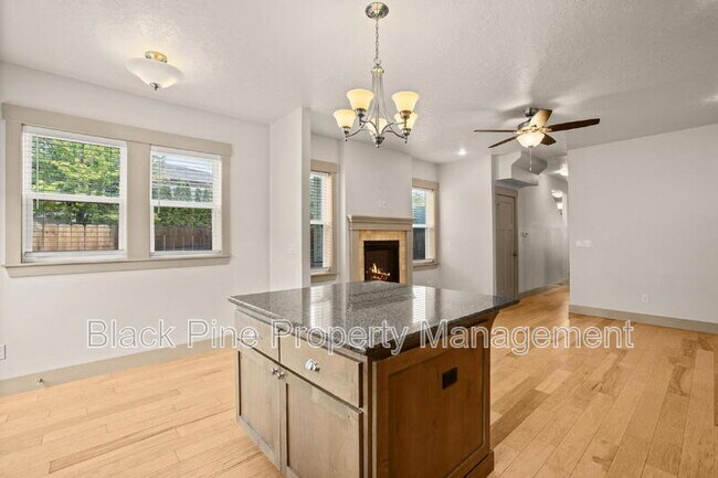 Building Photo - 909 N 31st St