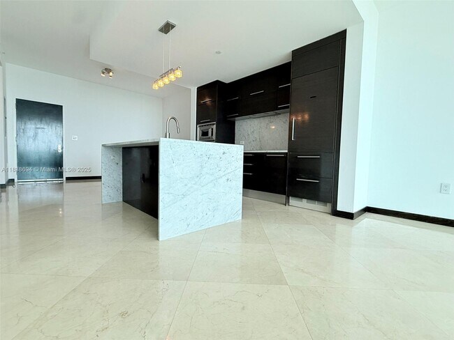 Building Photo - 900 Biscayne Blvd