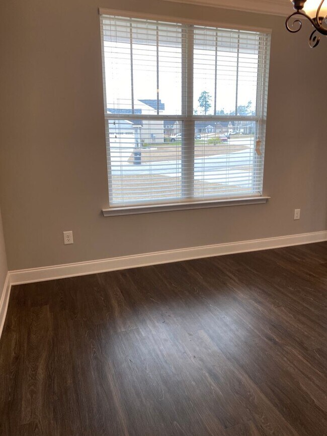 Building Photo - Spacious 5-Bedroom Home with Open Foyer - Move-In Ready! **Close to Fort Gordon, Hospitals, and I...