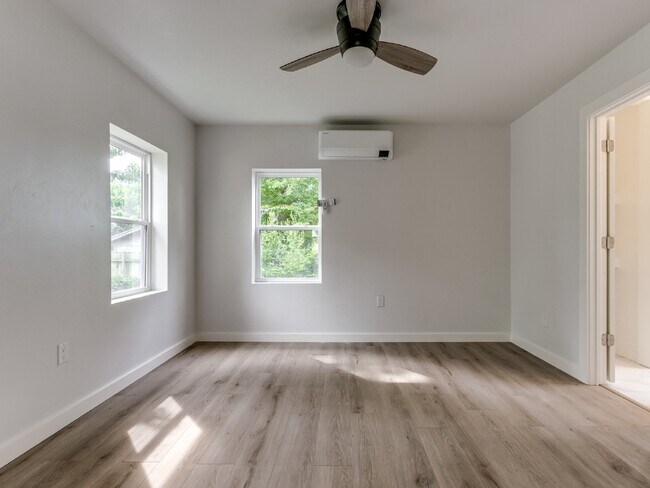 Building Photo - 1-Bedroom Apartment for Rent Near Midtown