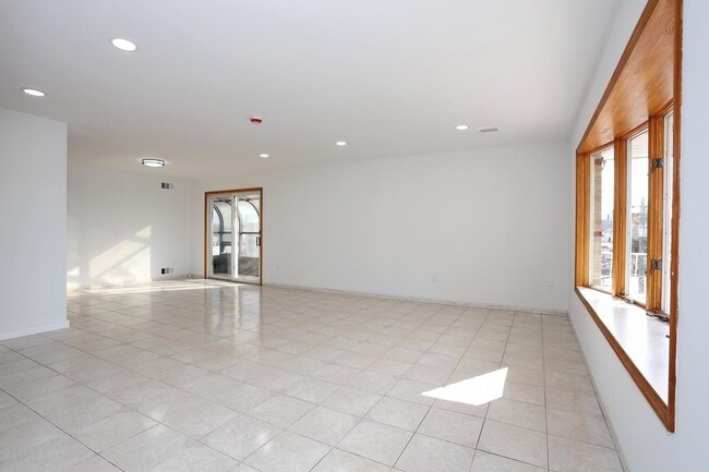 Building Photo - 1150 70th St