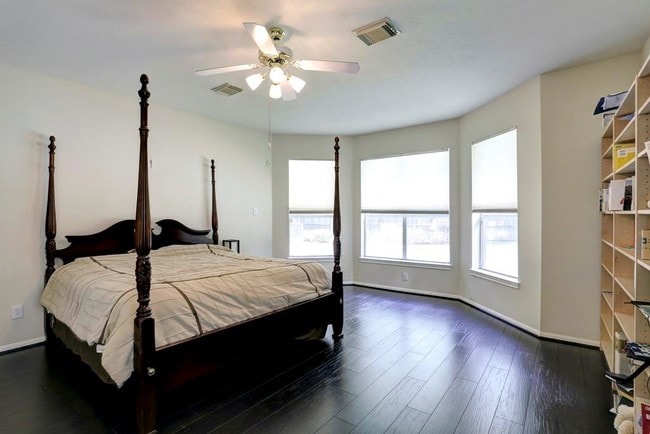Building Photo - 18042 Somerset Knolls Ct