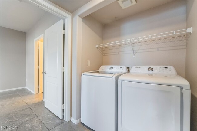 Building Photo - 3600 Pierida St