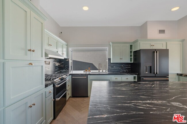 Building Photo - 3479 Wonder View Dr