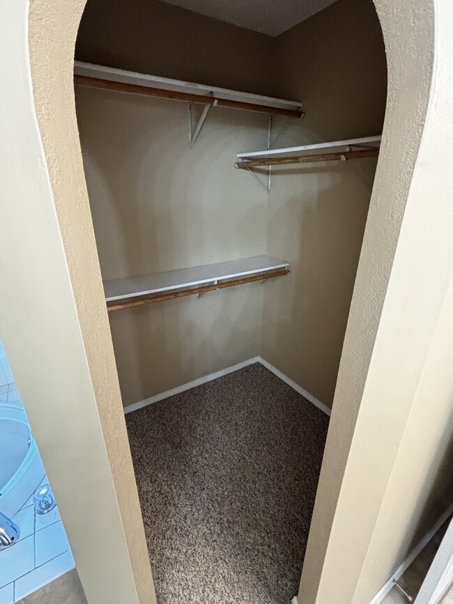 Building Photo - 18 Fairbrook Ln