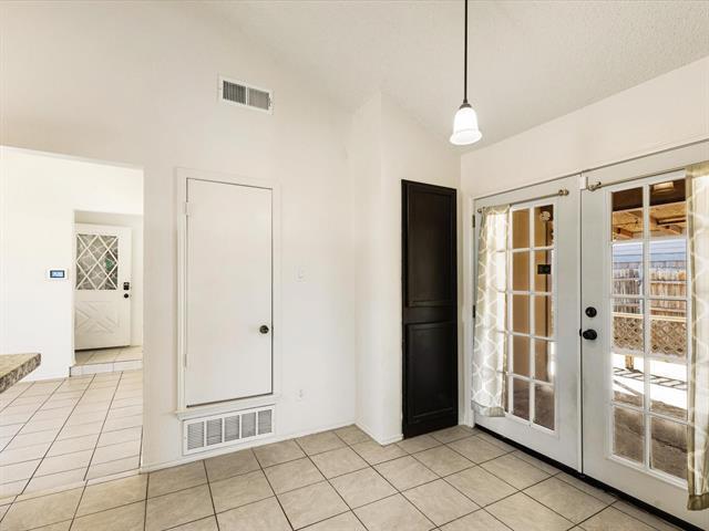 Building Photo - 4621 Riverpark Dr