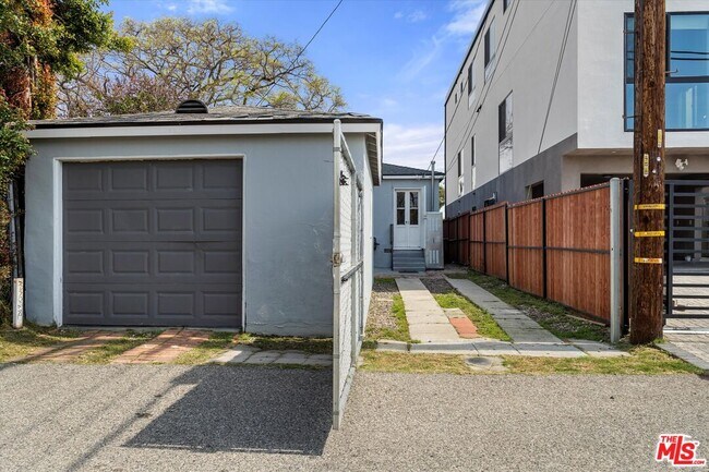 Building Photo - 8666 Cadillac Ave