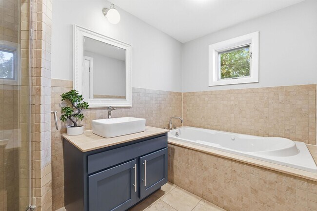 Building Photo - 215 Manhattan Ave