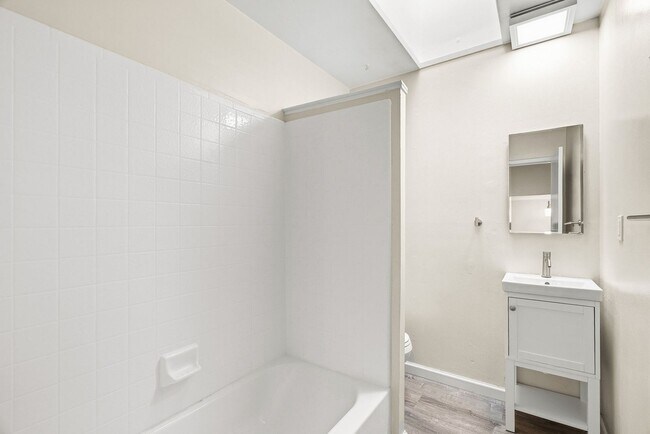 Building Photo - Coastal Comfort in Pleasure Point – Modern 2 Bedroom, 1 Bath