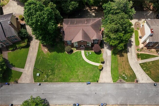 Building Photo - 147 Hunters Cove