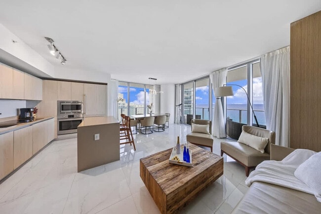 Building Photo - 4011 S Ocean Dr