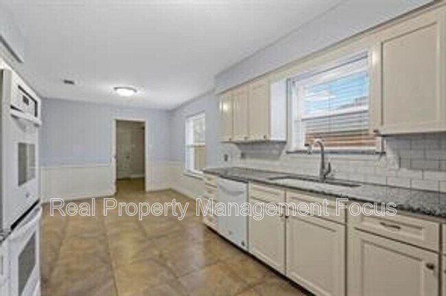 Building Photo - 14722 Overview Dr