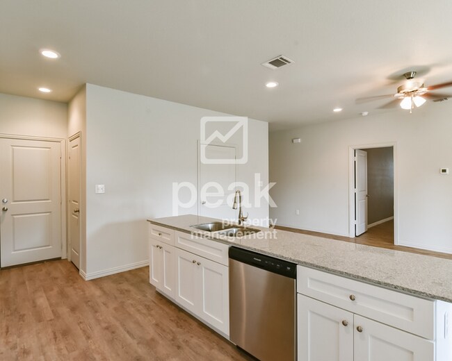 Building Photo - $1950! 3Bed/2Bath home in Fort Worth!