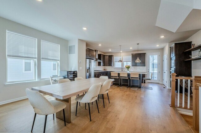 Building Photo - 813 Sawback Sq NE