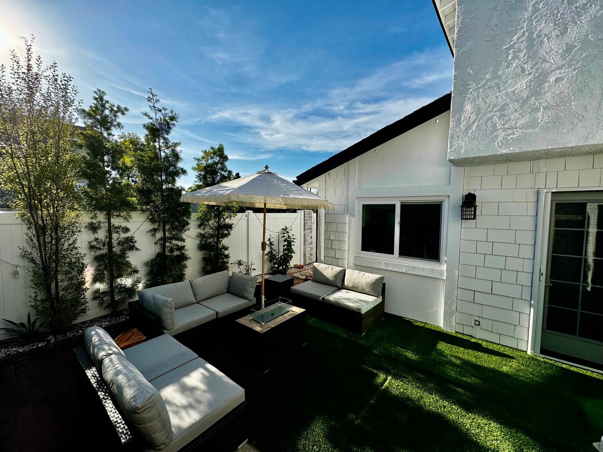 Backyard Entertainment - 385 Sunrise Cir