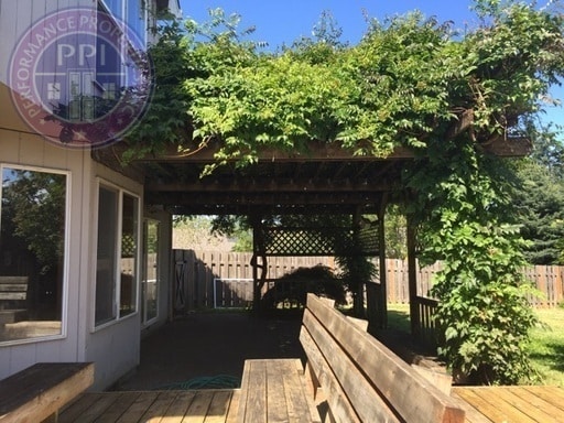 Building Photo - Oregon City Two Level Home with Large Backyard Pet Welcome