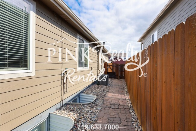 Building Photo - 7502 Araia Dr