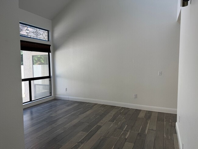 Building Photo - Gorgeous 2 bedroom 2 bath duplex in the trees