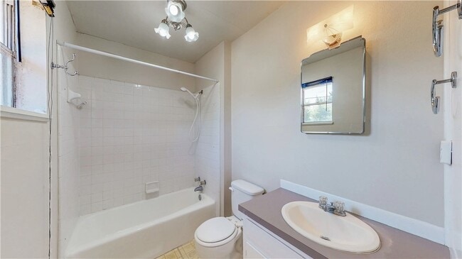 Building Photo - 1407 Lawyer St