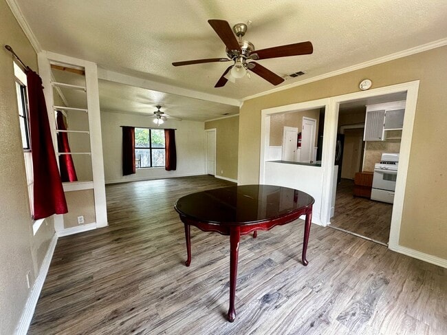 Building Photo - 2438 W Clarendon Dr