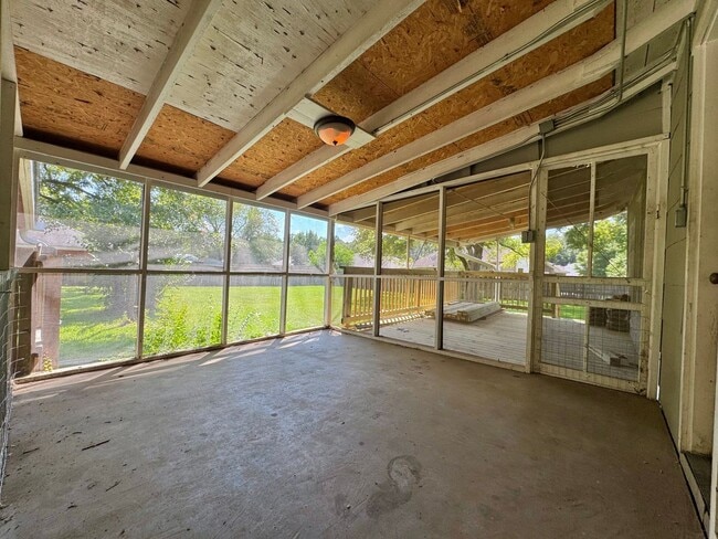 Building Photo - 6201 N Park Rd