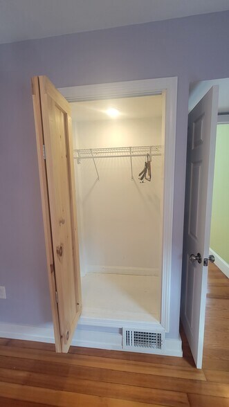 Building Photo - 54 Bolton St