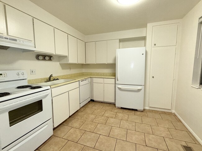 Building Photo - 2175 S 300 E