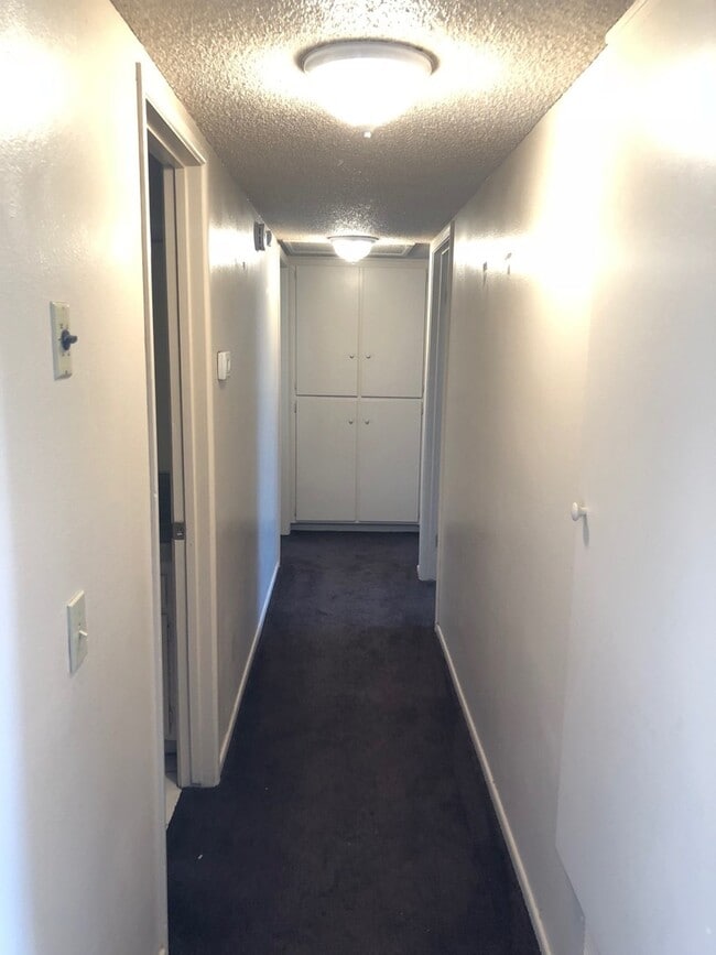 Building Photo - 3 BEDROOM APPLE VALLEY HOME