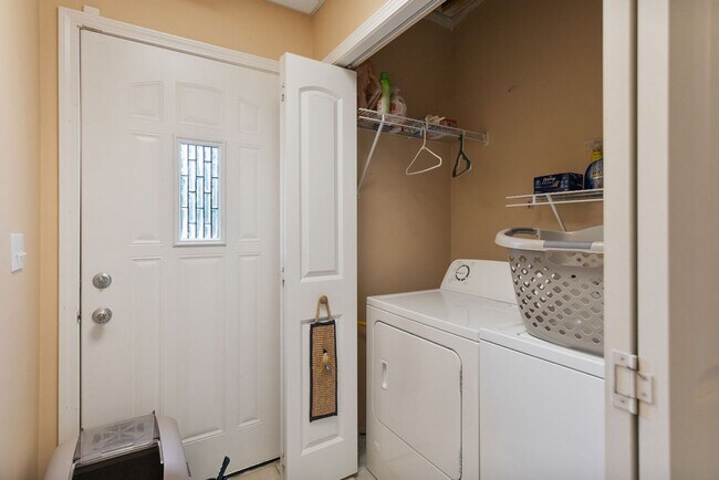 Building Photo - 2552 60th St SE