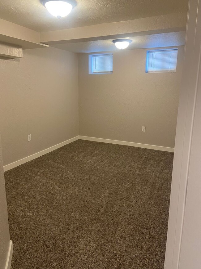 Building Photo - Foothills 925 Triplex