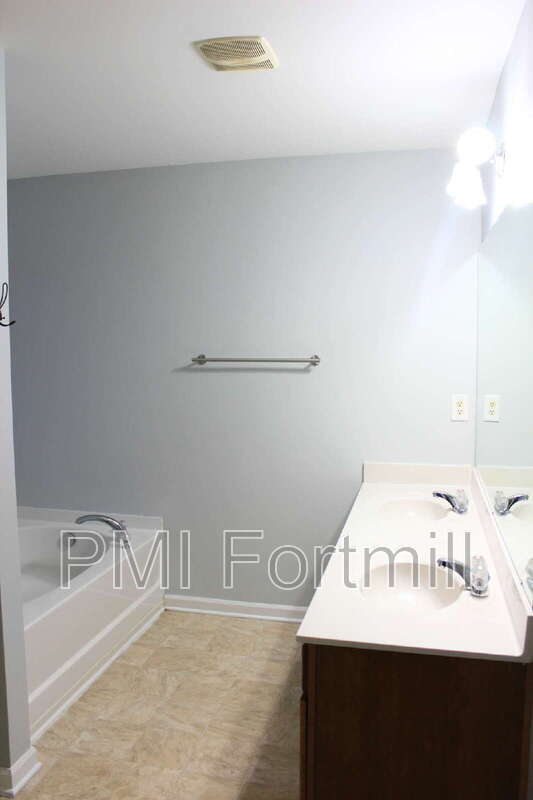 Building Photo - 1147 Spicewood Pines Rd