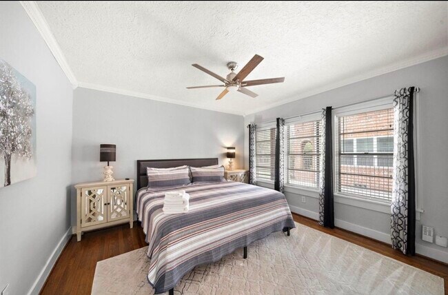 Building Photo - 1635 Castle Ct