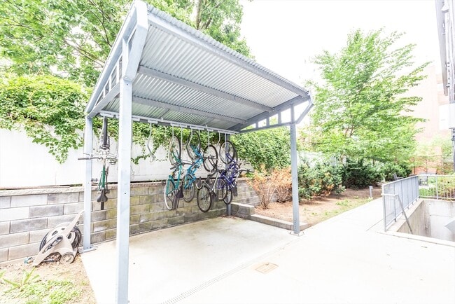 Building Photo - 30 Polk St