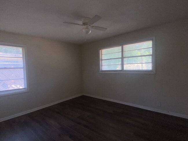 Building Photo - 3 BEDROOM NEAR SCOTT & WHITE