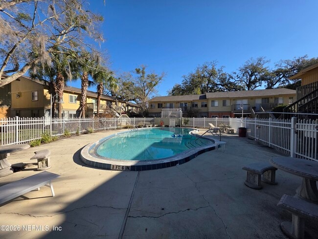 Building Photo - 1800 Park Ave