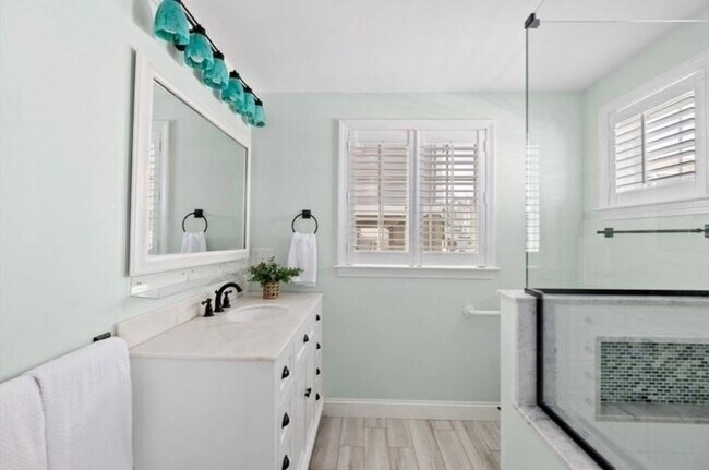 Building Photo - 30 Lighthouse Rd