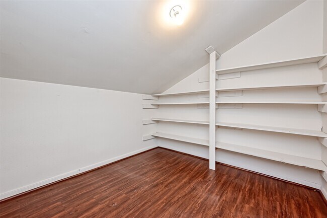 Building Photo - 10725 Boardwalk St