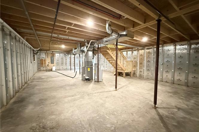 Building Photo - 2002 Maes Lndg