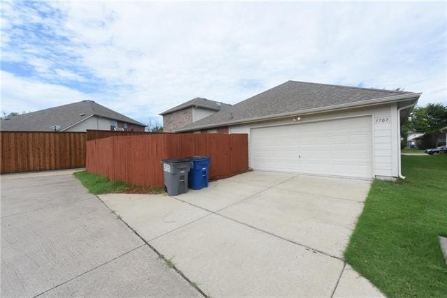 Building Photo - 1707 White Rock Ct