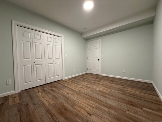 Building Photo - 213 Ely Ave