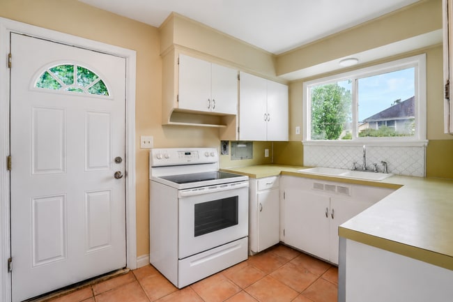 Building Photo - Beautiful 2 Bed, 1 Bath Rental Home in North Portland!
