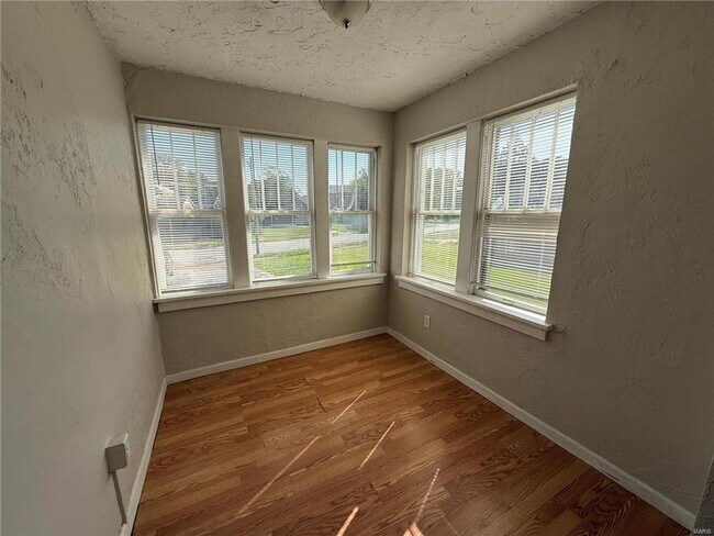 Building Photo - 1195 Belrue Ave
