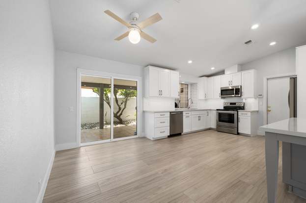 Building Photo - 54140 Avenida Mendoza