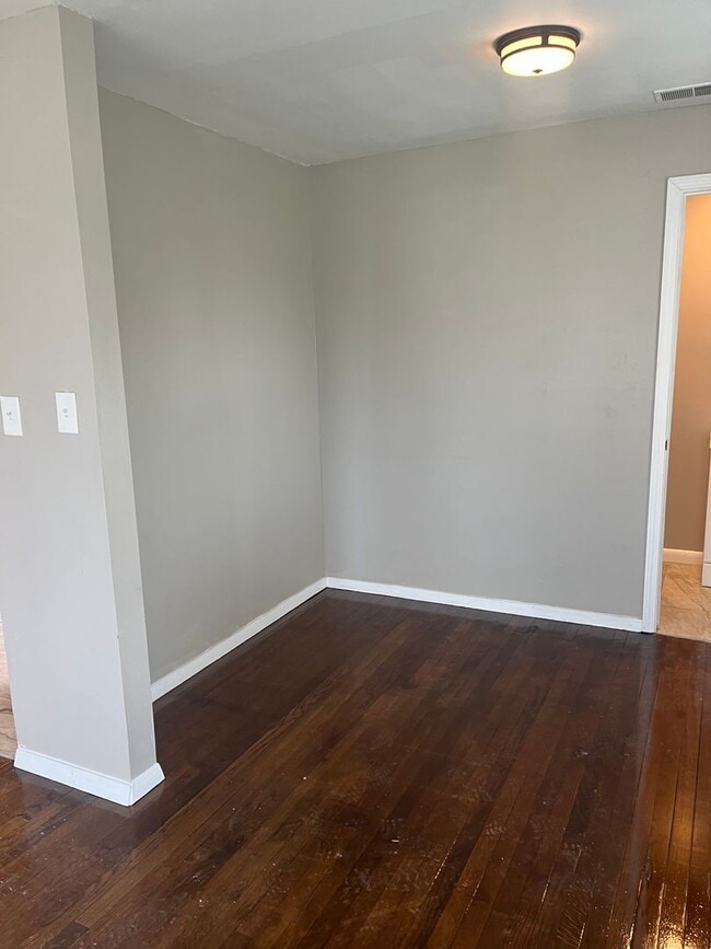 Building Photo - Newly updated 3-bedroom, 2-bath home - Open To Section 8