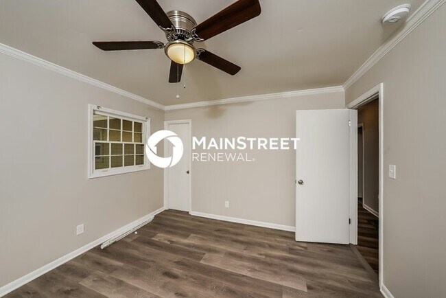 Building Photo - 3 Bedroom Pet-Friendly Home in Birmingham, AL with Main Street Renewal