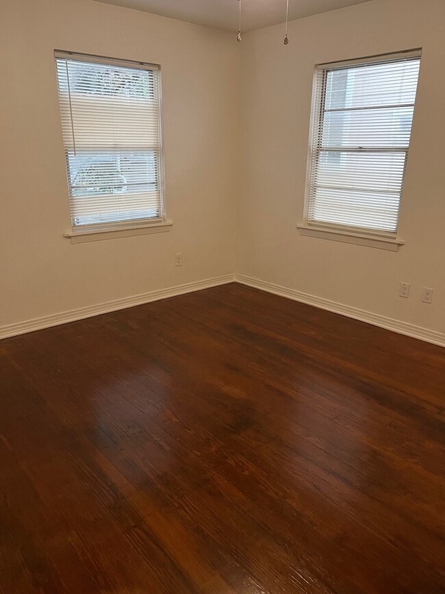 Building Photo - 2005 Welch St