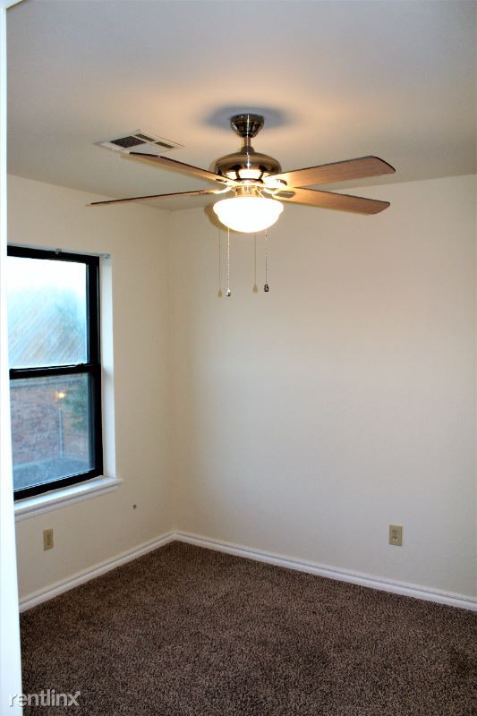 Building Photo - 2 br, 1.5 bath Townhome - 806 E Jenkins St