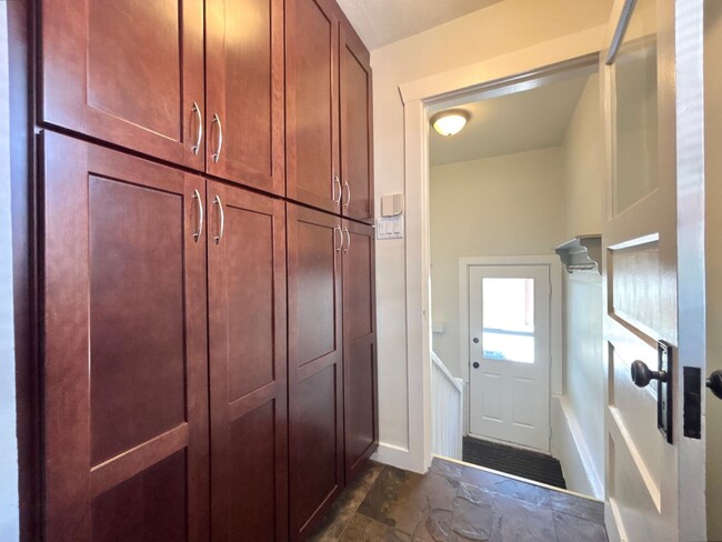 Building Photo - Beautiful Renovation in Liberty Wells!