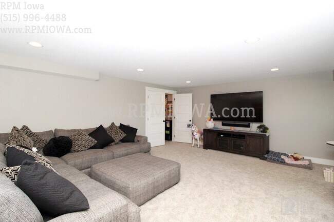 Building Photo - Over 2500 Square feet!!! 4 Bedroom, 2.5 Bath Home in Ankeny