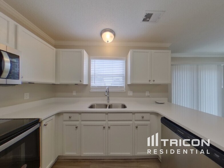 Building Photo - 541 Halleck Ln